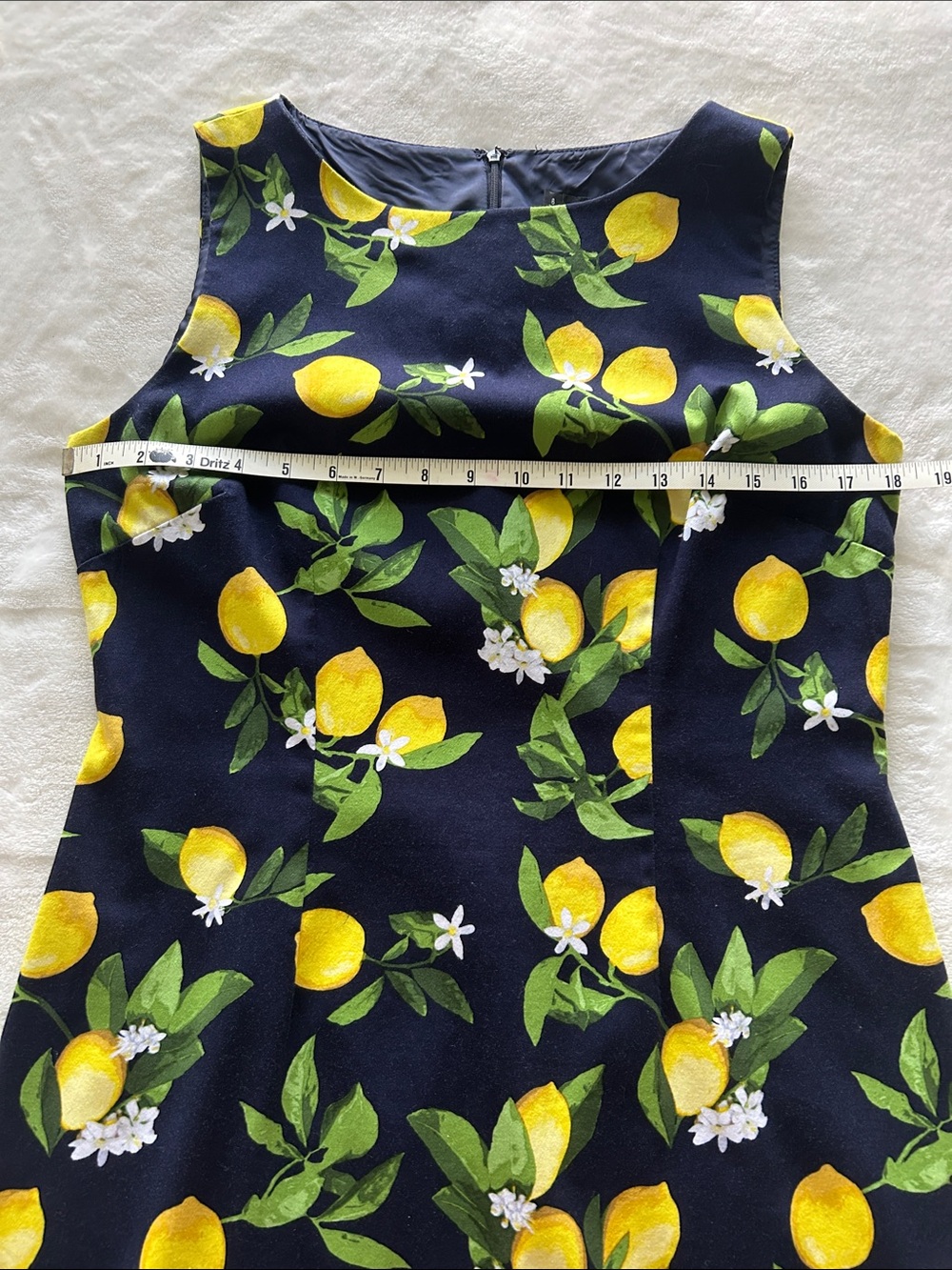 Chetta B Sleeveless Lemon
Print Dress Navy Blue White
Blossoms Size 8 - Picture 7 of 10